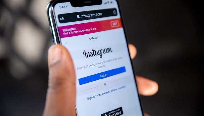 Instagram тестує функцію вибору фото на телефоні за допомогою ШІ